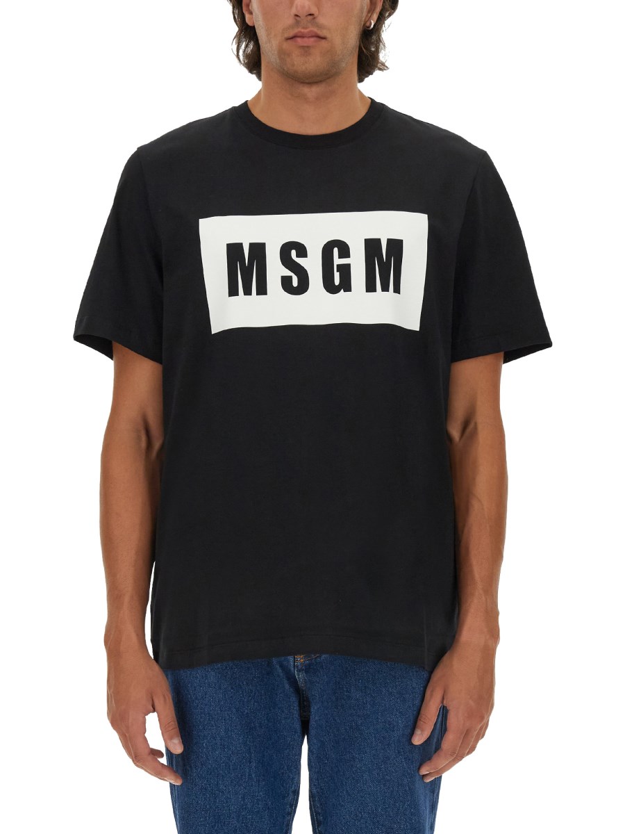 T-SHIRT CON BOX LOGO