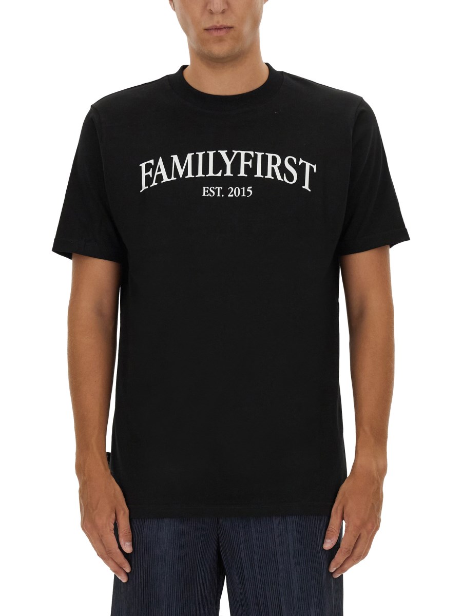 FAMILY FIRST T-SHIRT CON LOGO