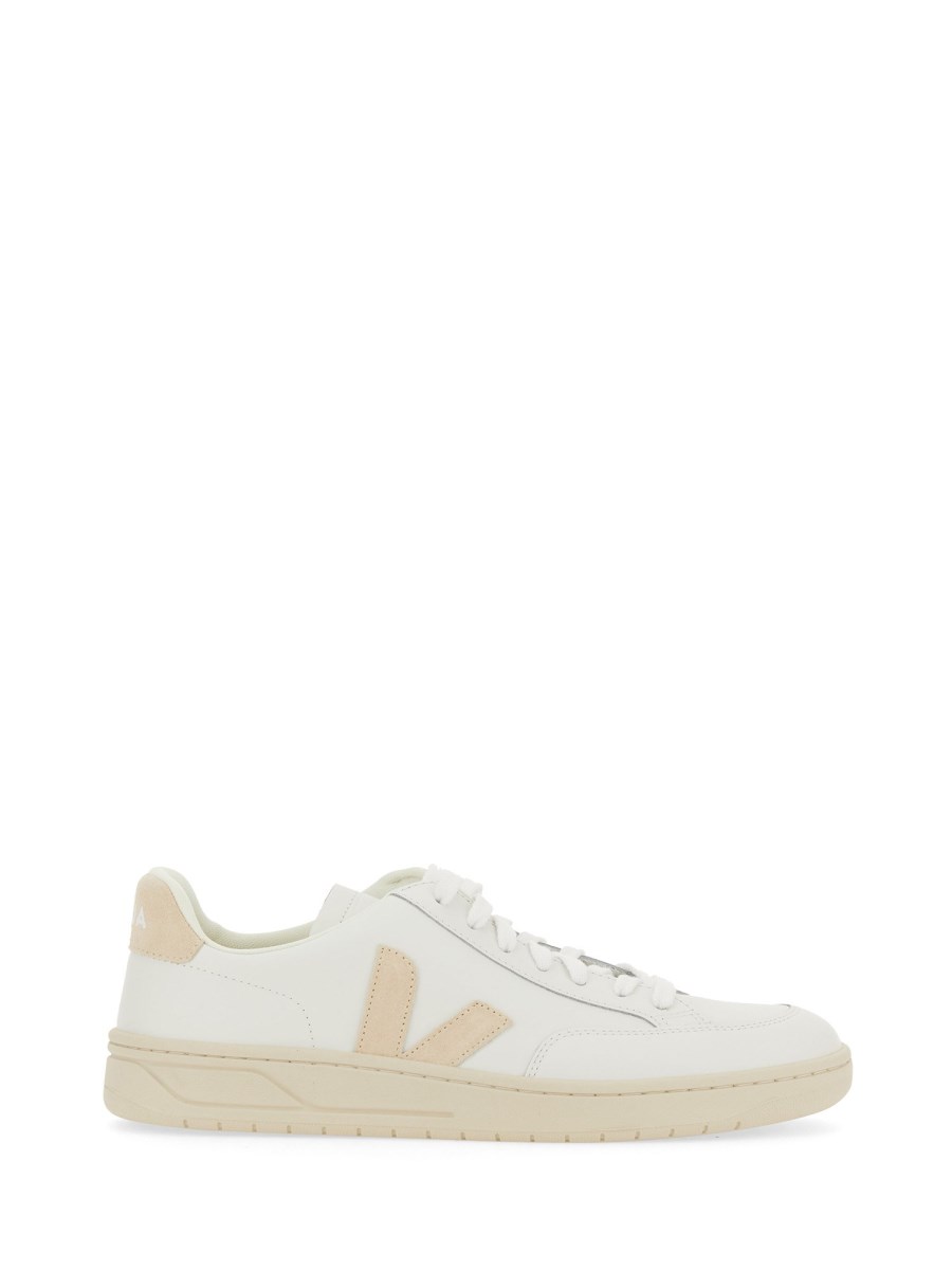 VEJA SNEAKER V-12 IN PELLE