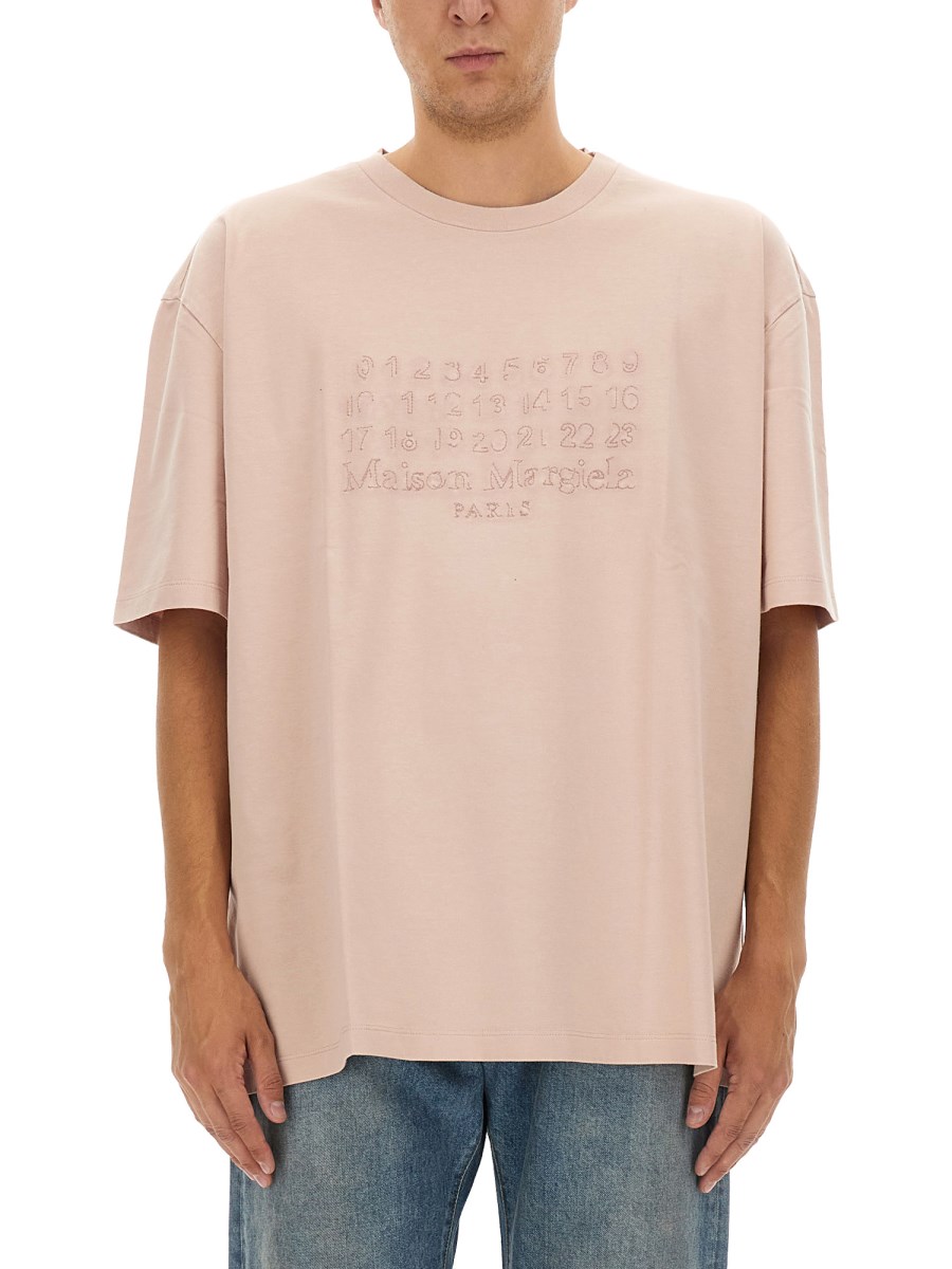 MAISON MARGIELA T-SHIRT CON LOGO RICAMATO