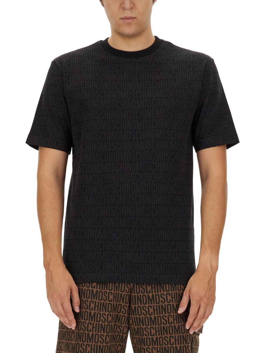 T-SHIRT CON LOGO ALL OVER