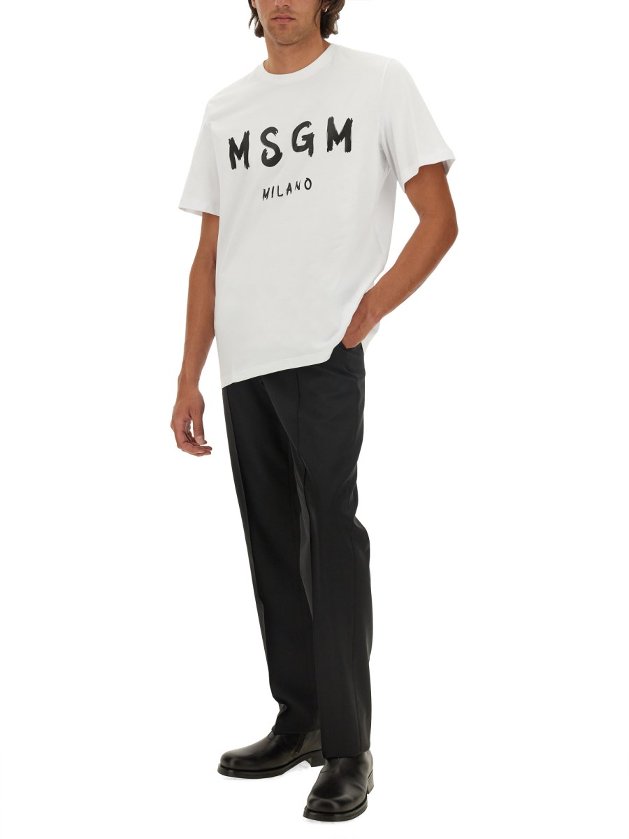 T-SHIRT CON LOGO PENNELLATO