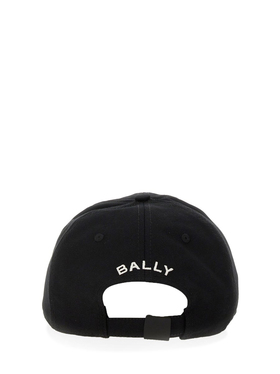 CAPPELLO CON LOGO BALLY CREST