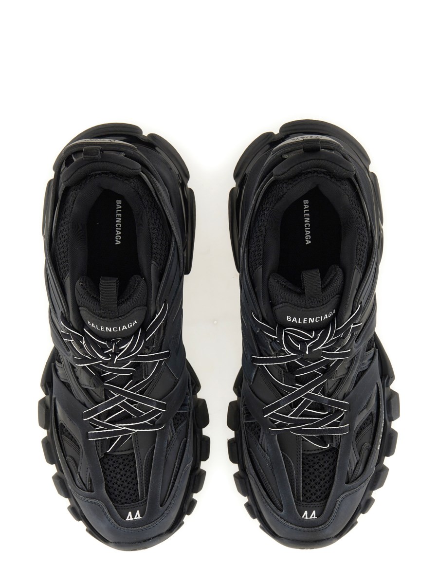 SNEAKER TRACK