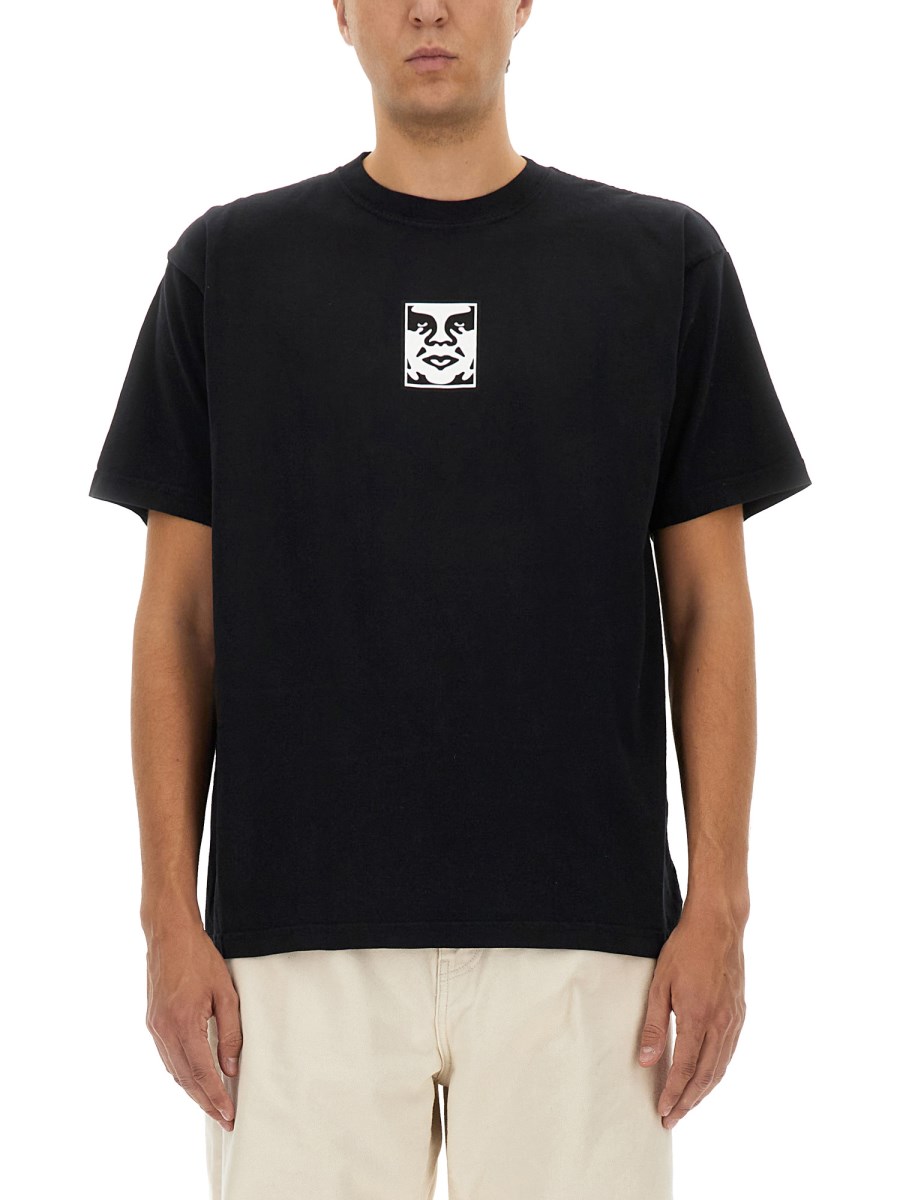 OBEY T-SHIRT CON LOGO