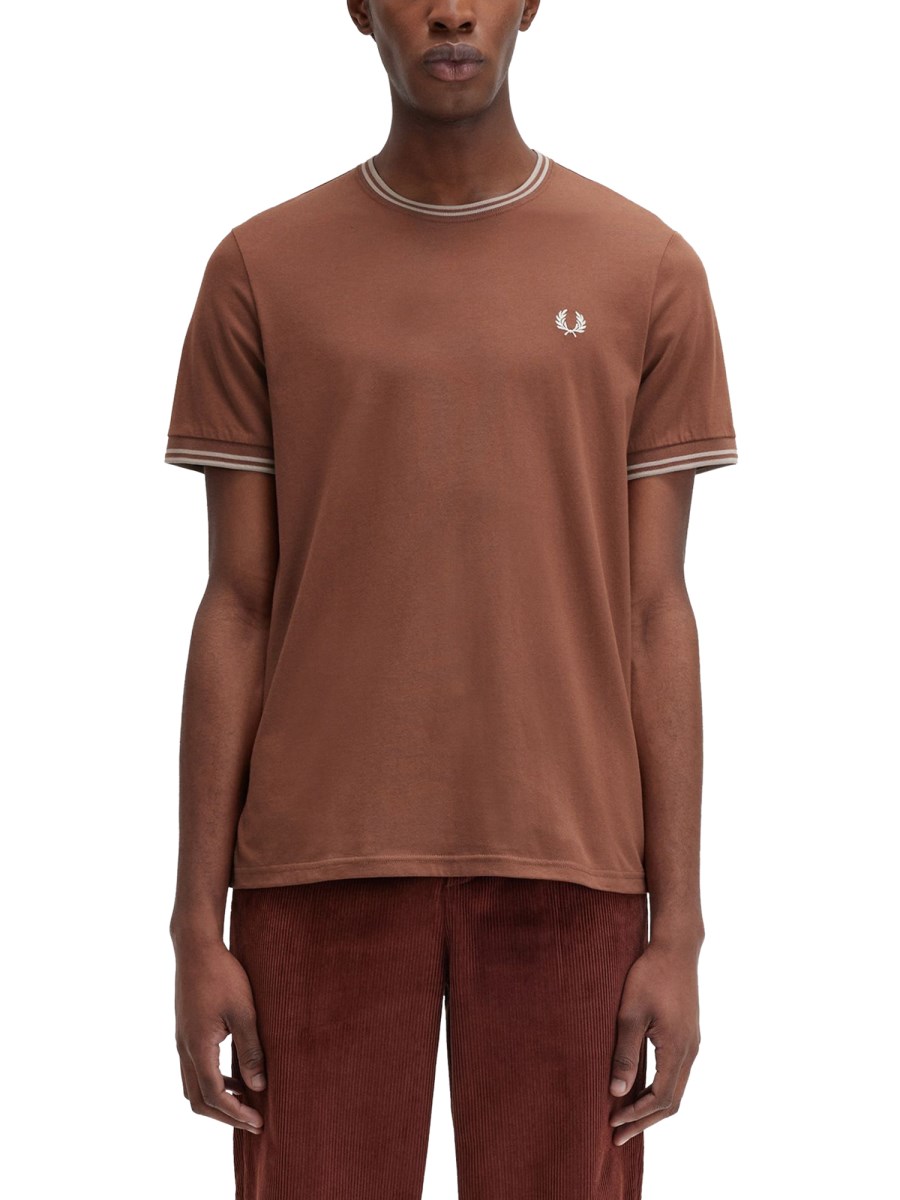 FRED PERRY T-SHIRT CON LOGO