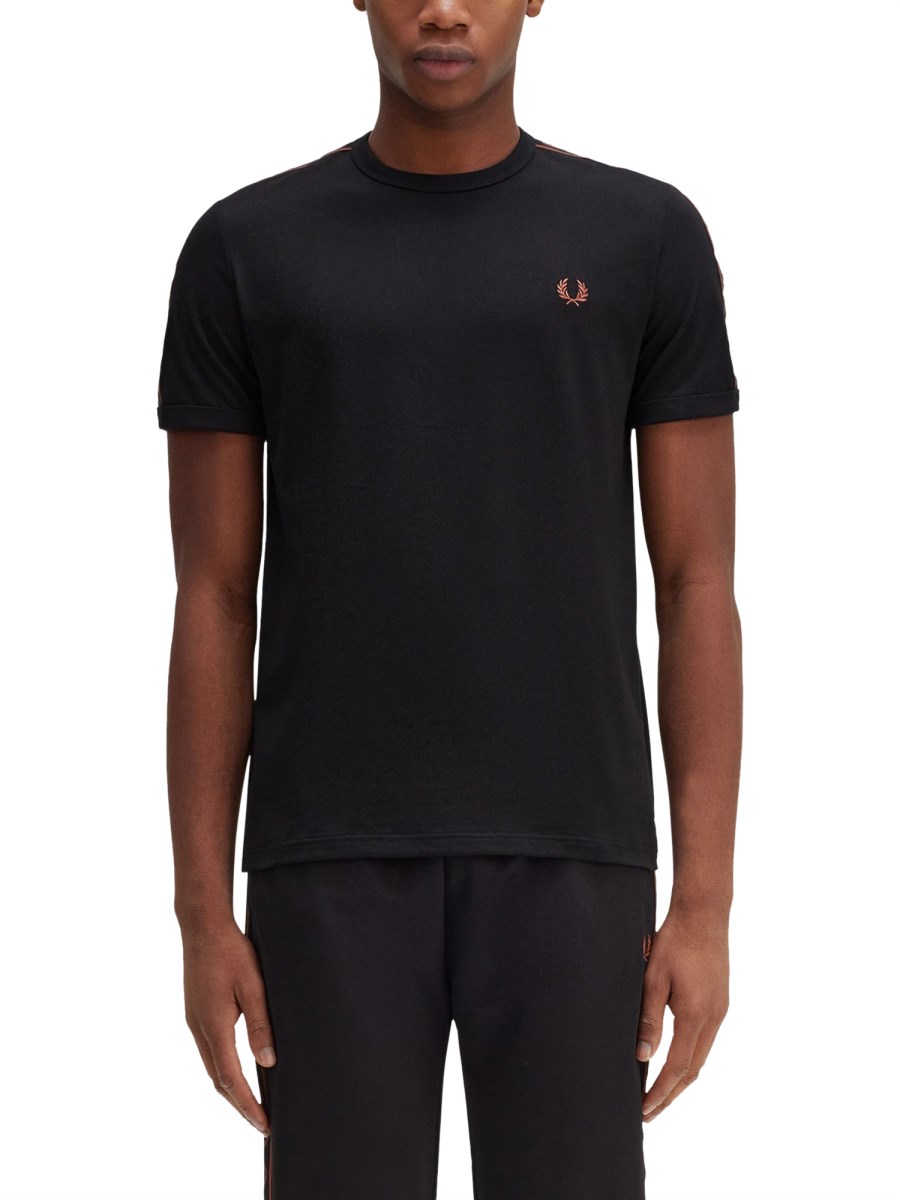 FRED PERRY T-SHIRT CON LOGO