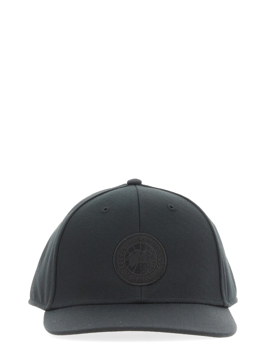 CANADA GOOSE CAPPELLO BASEBALL CON LOGO CG TONAL