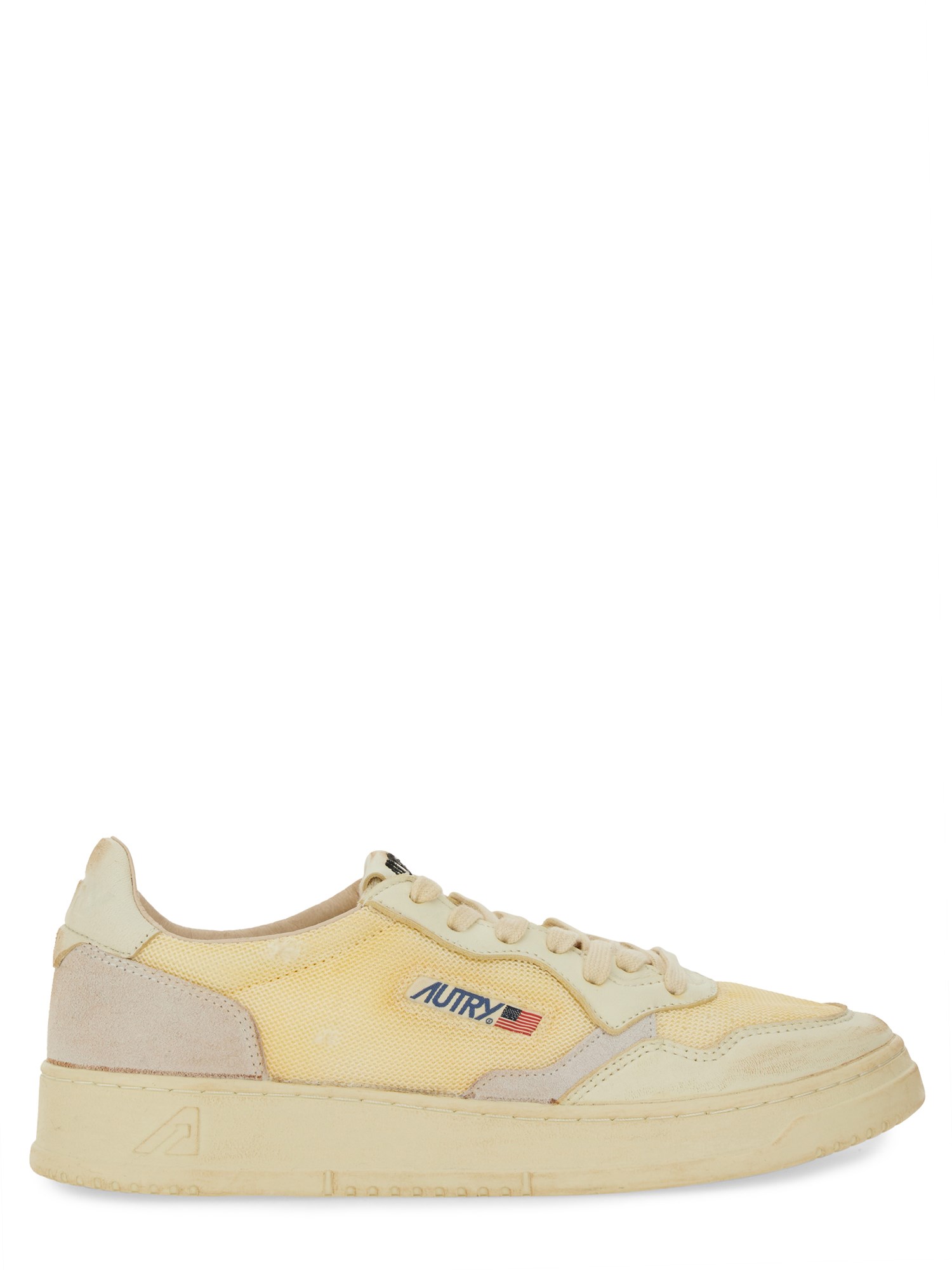Autry Medalist Low Super Vintage Sneakers In Ivory