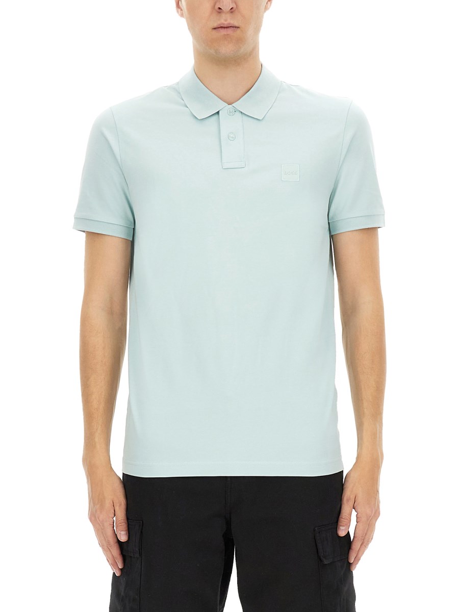 POLO CON PATCH LOGO 
