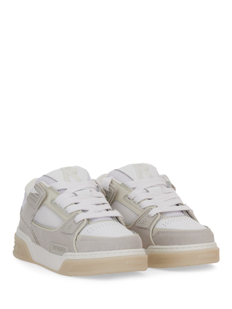 SNEAKER STUDIO