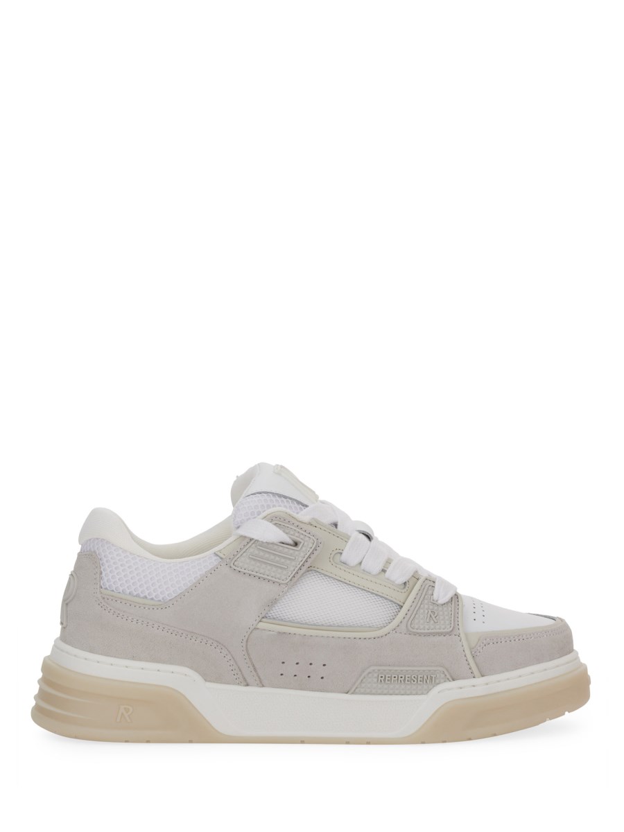 SNEAKER STUDIO