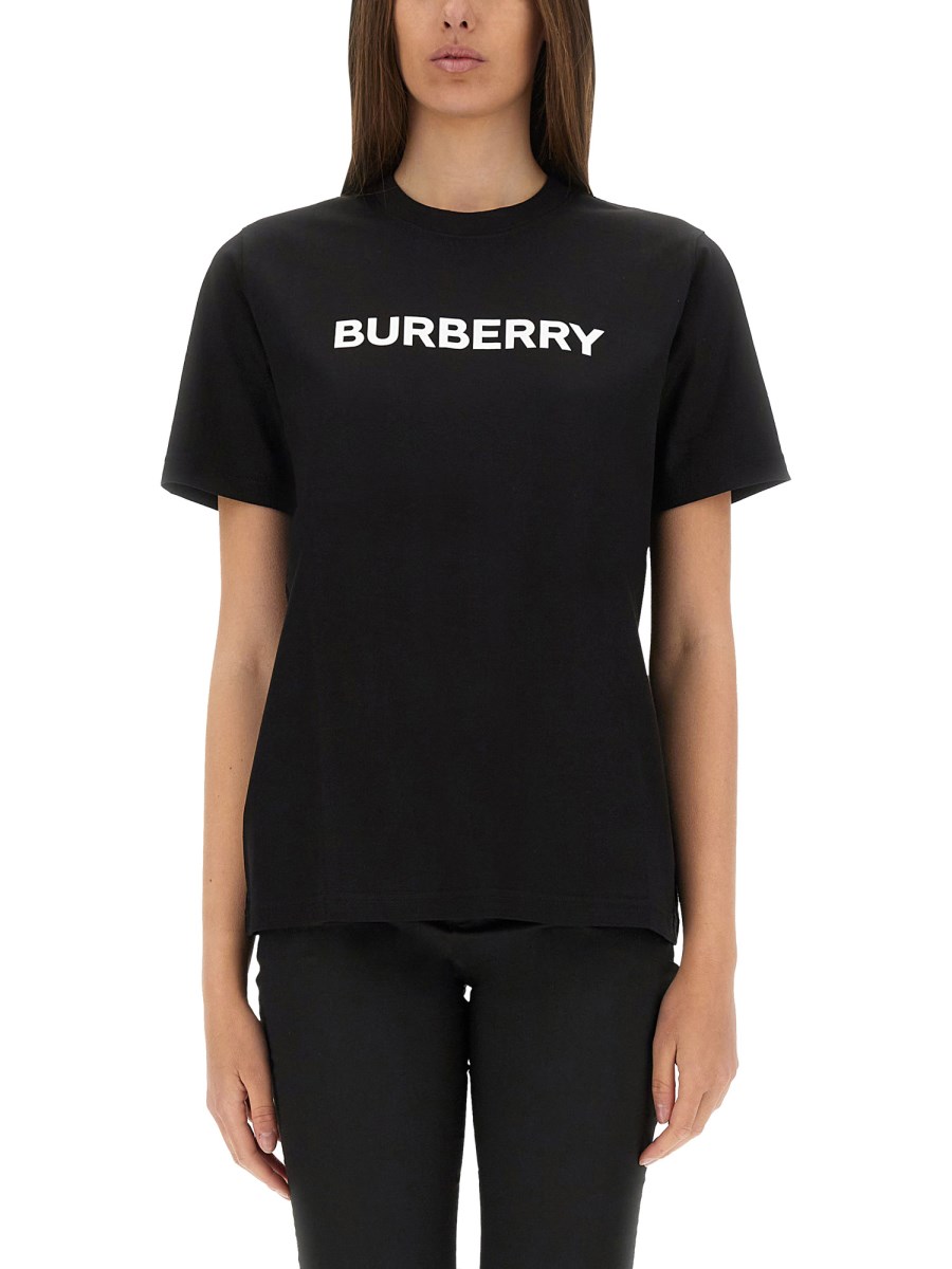 T-SHIRT CON LOGO 