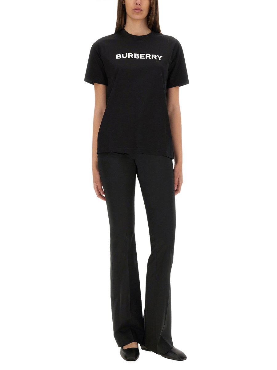 T-SHIRT CON LOGO 