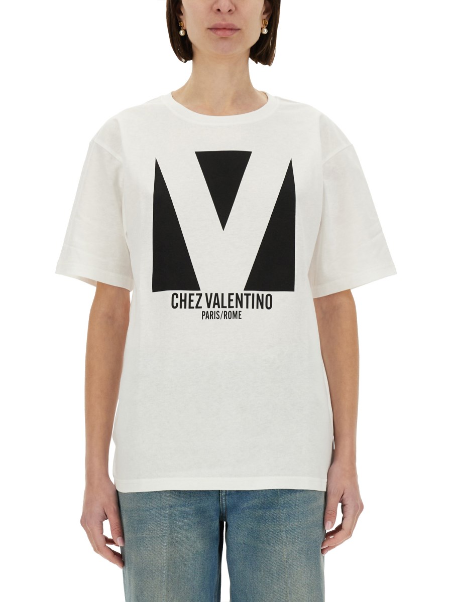 T-SHIRT CON STAMPA CHEZ VALENTINO