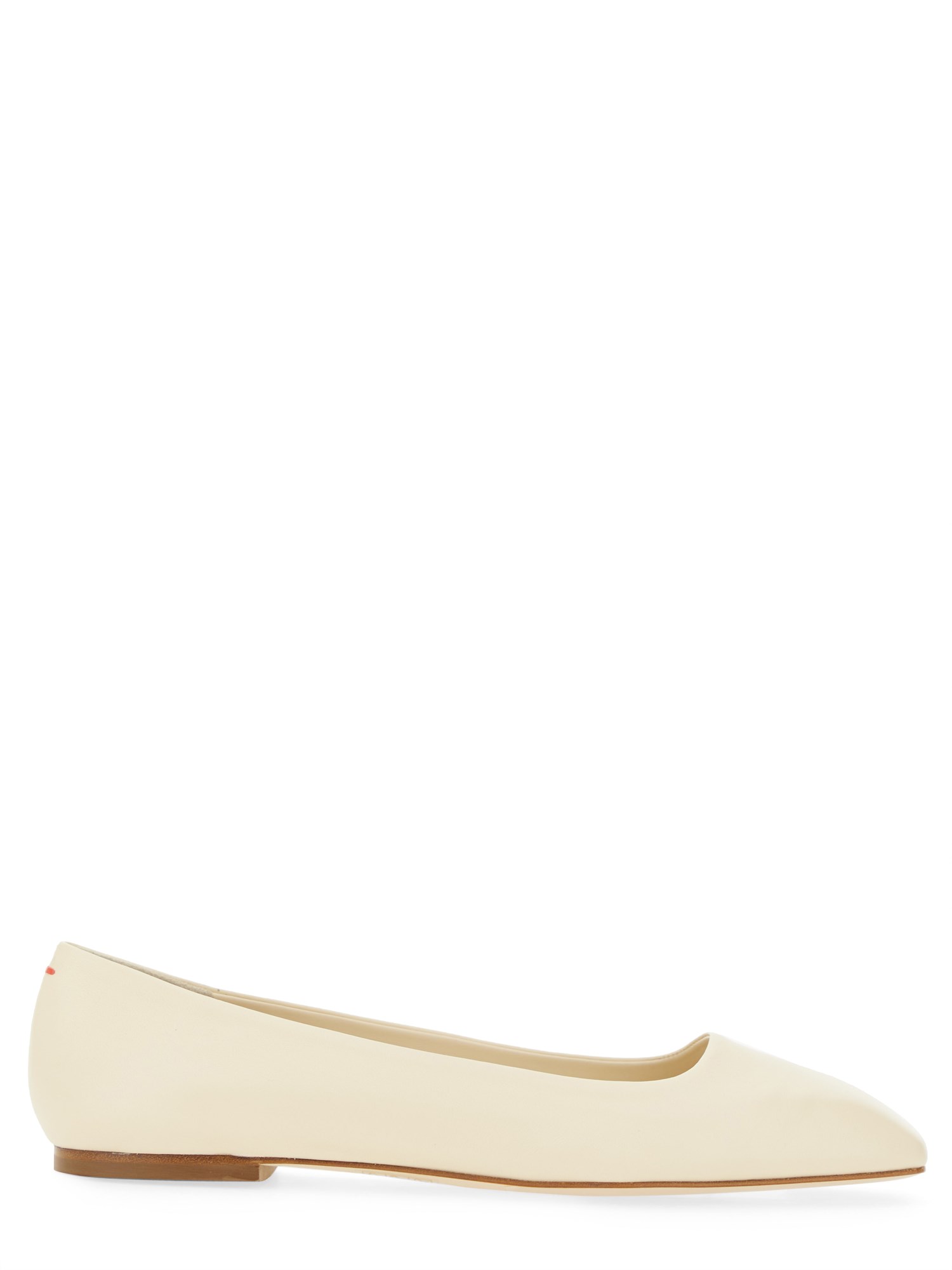 Aeyde Pointed Toe Flat Shoes With Minimalist Design In White