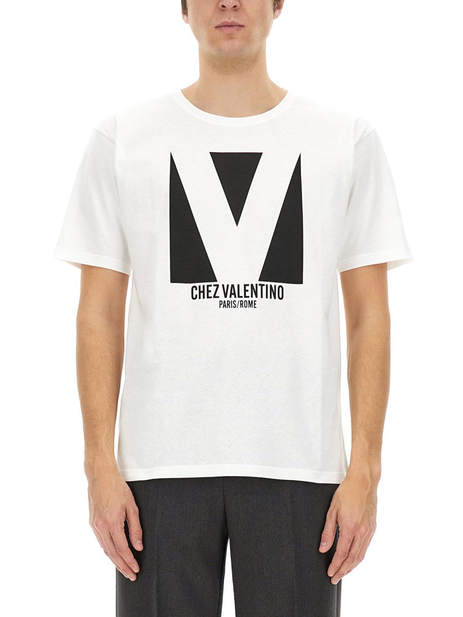 T-SHIRT IN COTONE CON STAMPA CHEZ VALENTINO