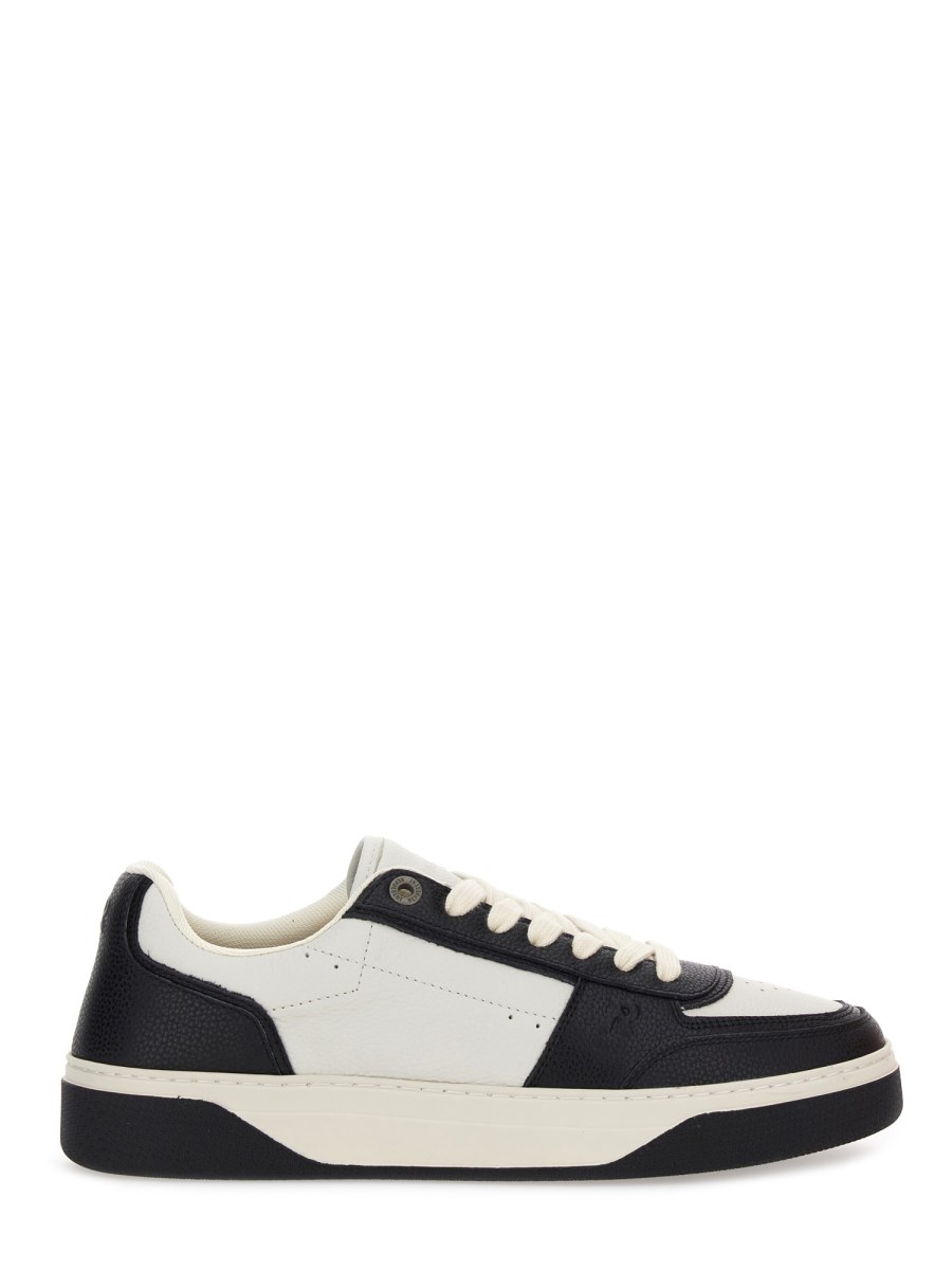 SNEAKER INITIAL