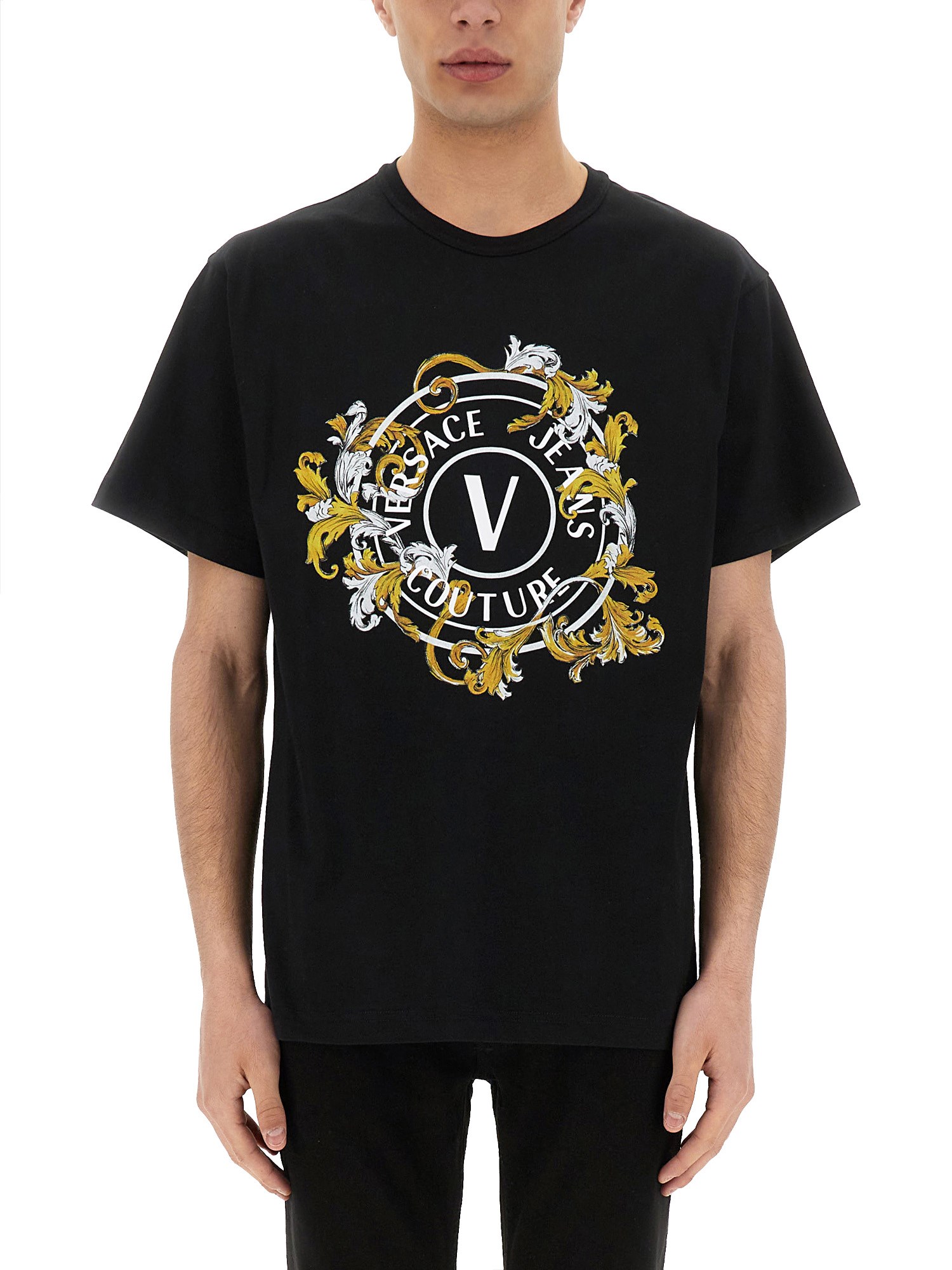 VERSACE JEANS COUTURE T-SHIRT V-EMBLEM OUTLINE BAROQUE 