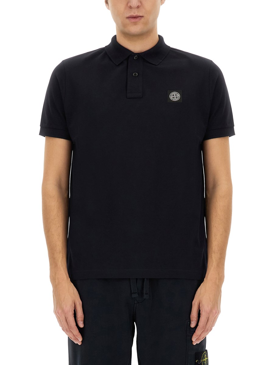 POLO CON PATCH LOGO