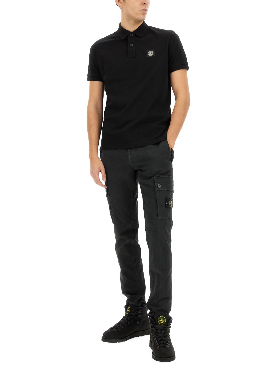 POLO CON PATCH LOGO