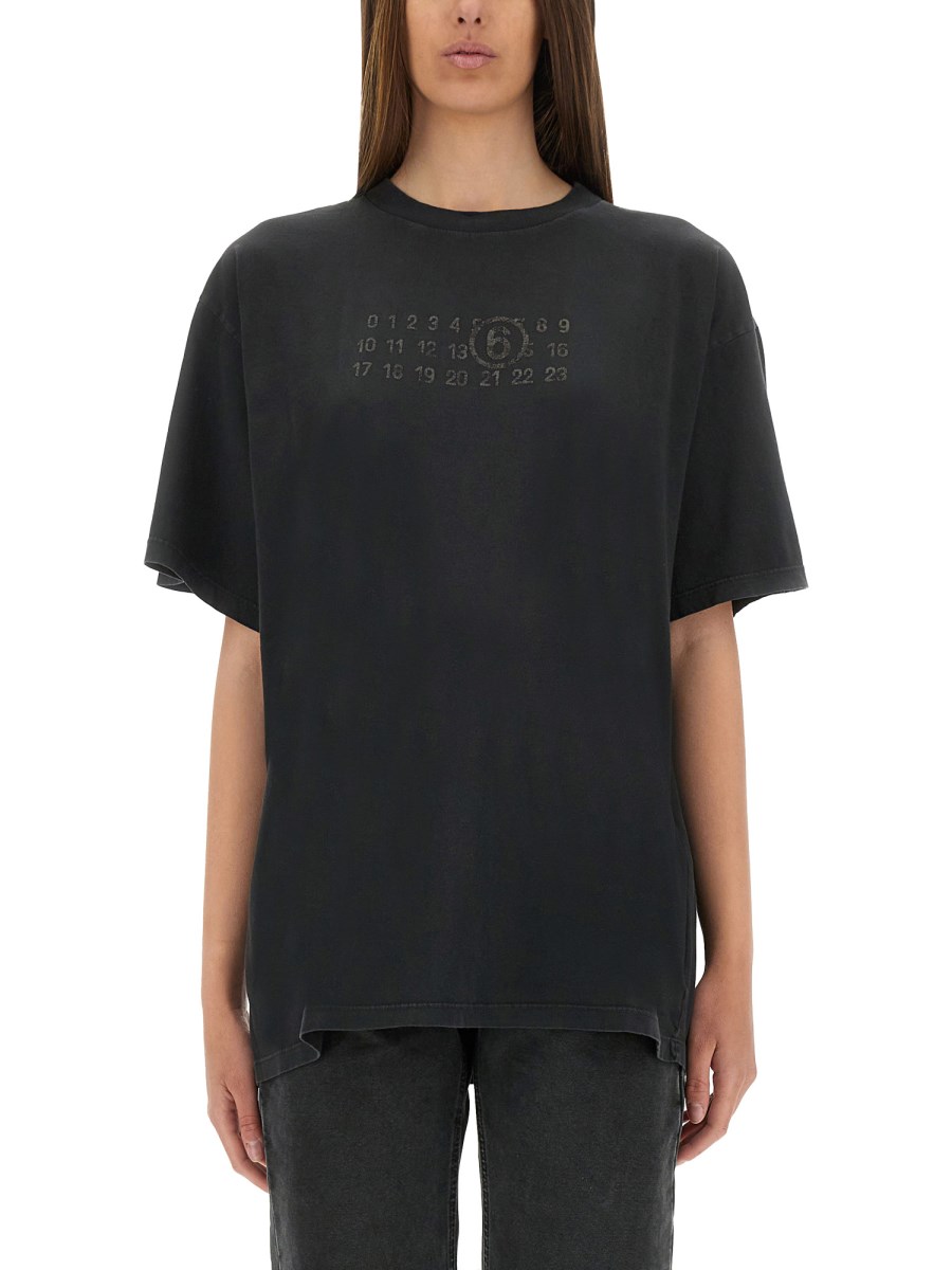 T-SHIRT CON LOGO