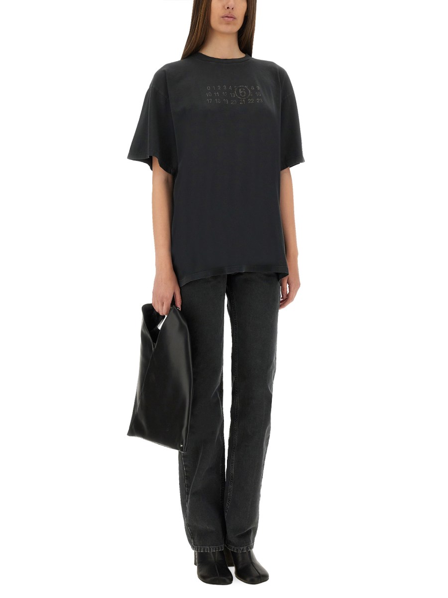 T-SHIRT CON LOGO