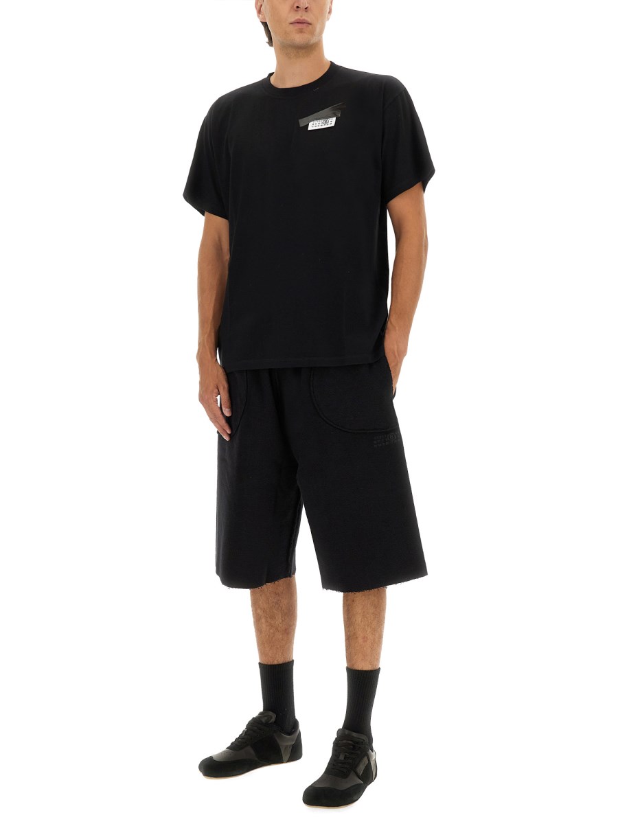 T-SHIRT CON LOGO