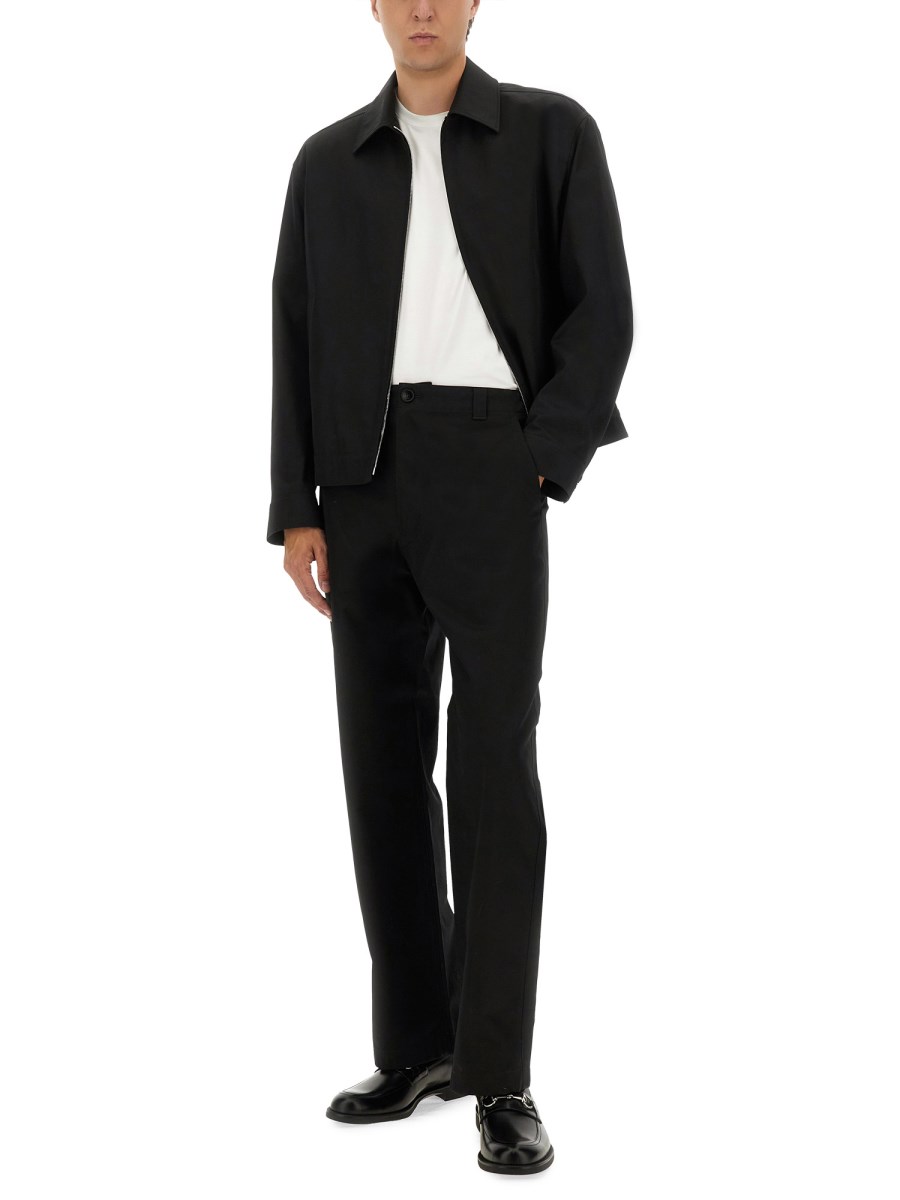 PANTALONE CON DETTAGLIO WEB