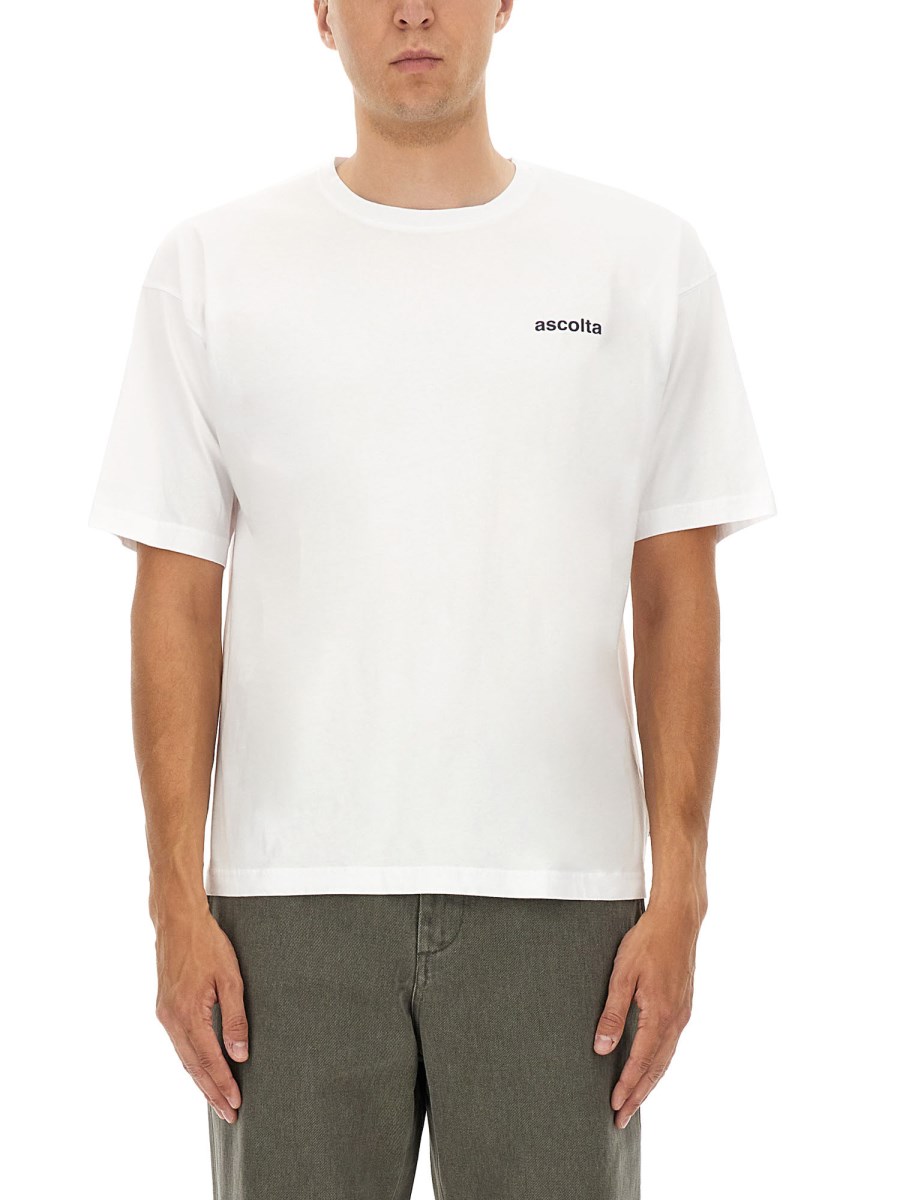 T-SHIRT CON STAMPA ASCOLTA