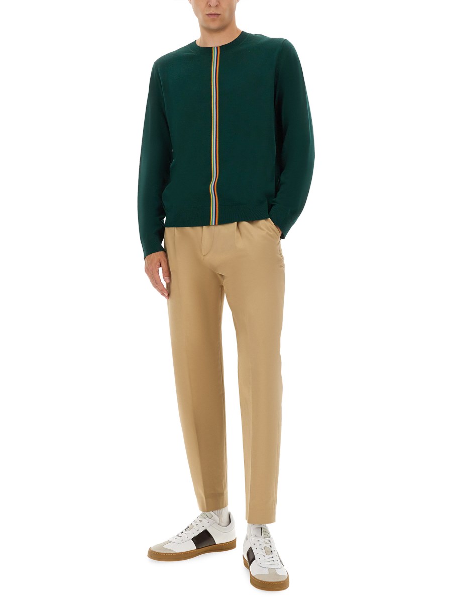 MAGLIA CON DETTAGLIO A RIGHE