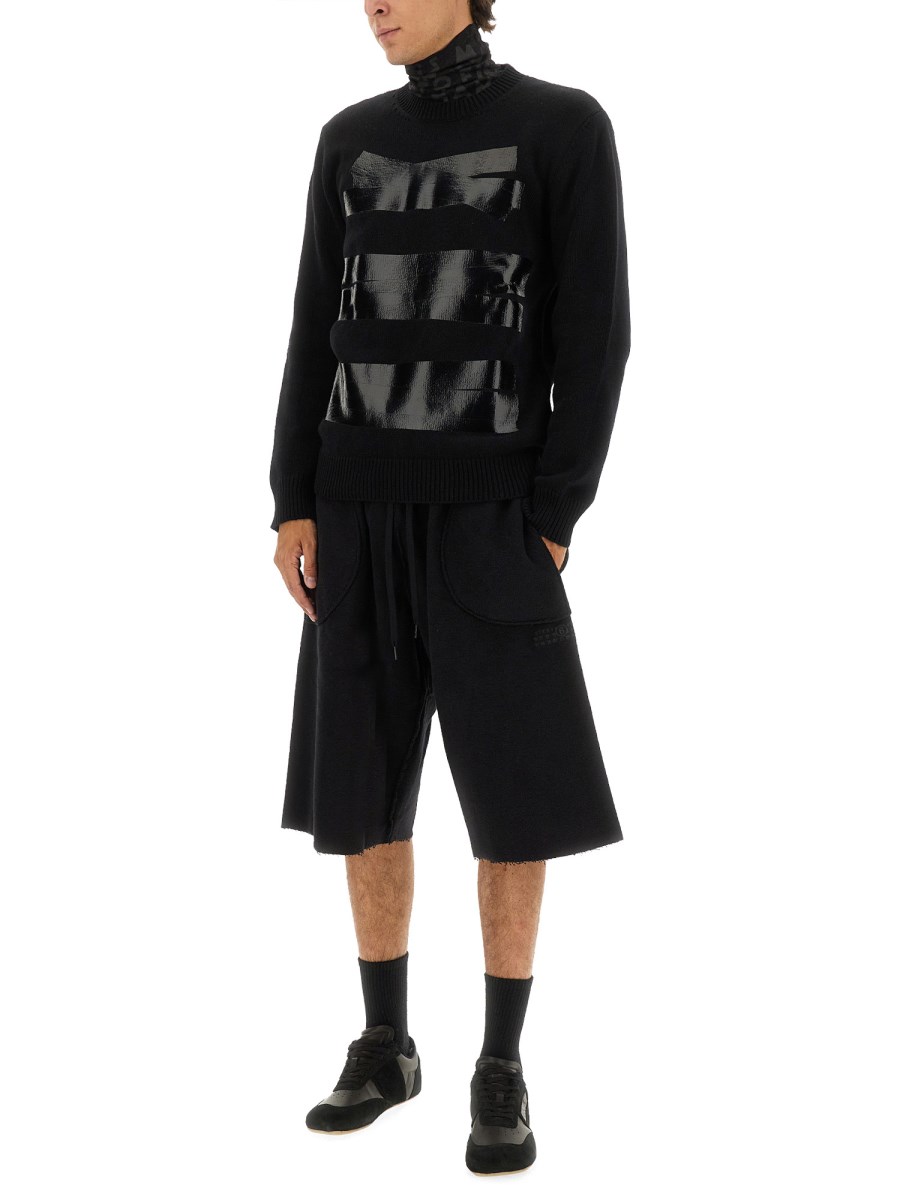 MAGLIONE CON NASTRO ADESIVO