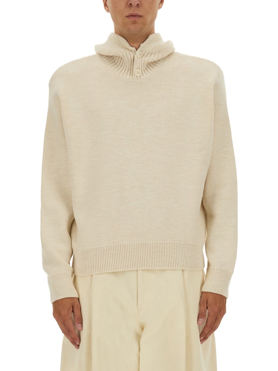MAGLIONE CON CAPPUCCIO