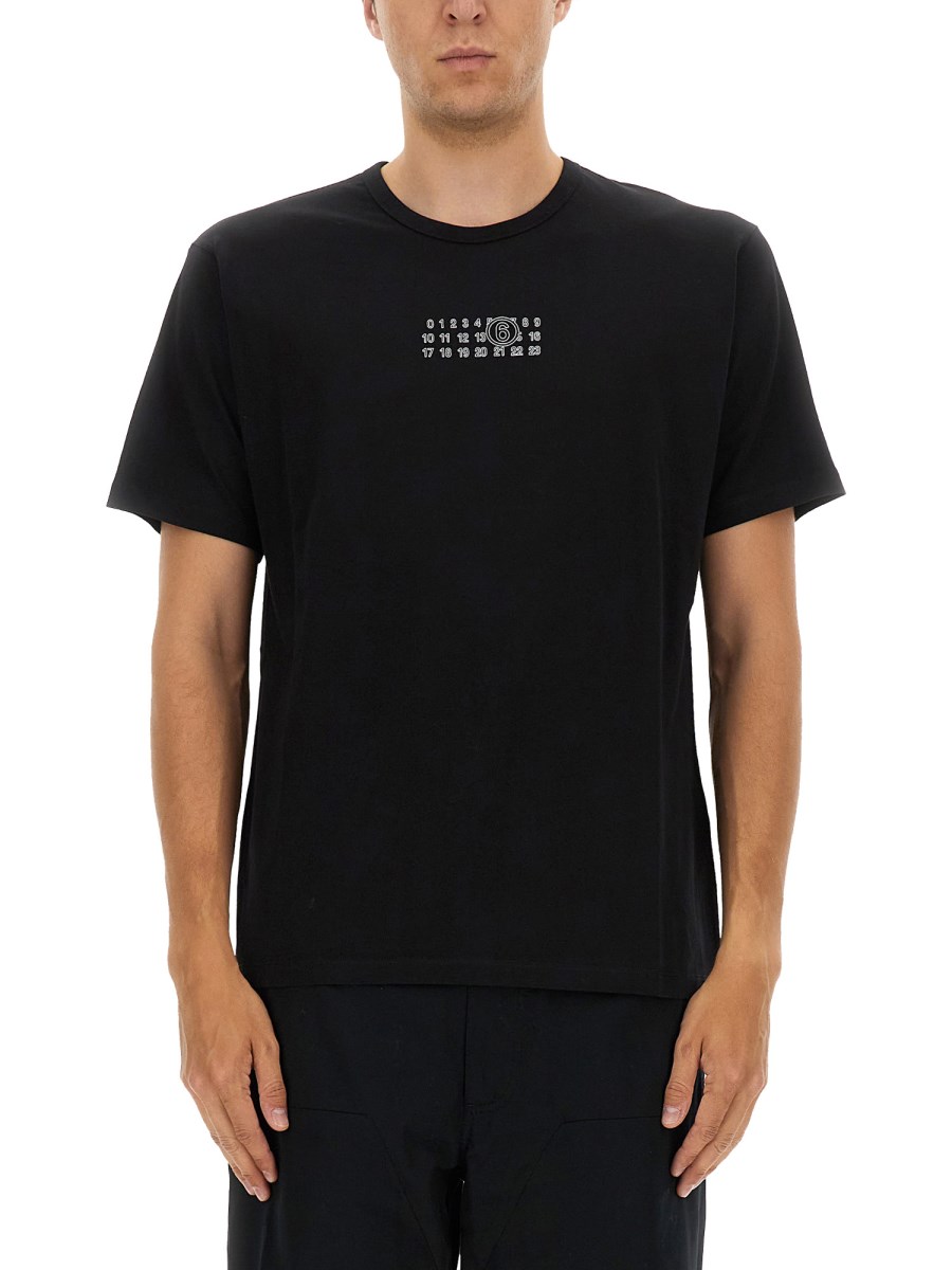 T-SHIRT CON LOGO 