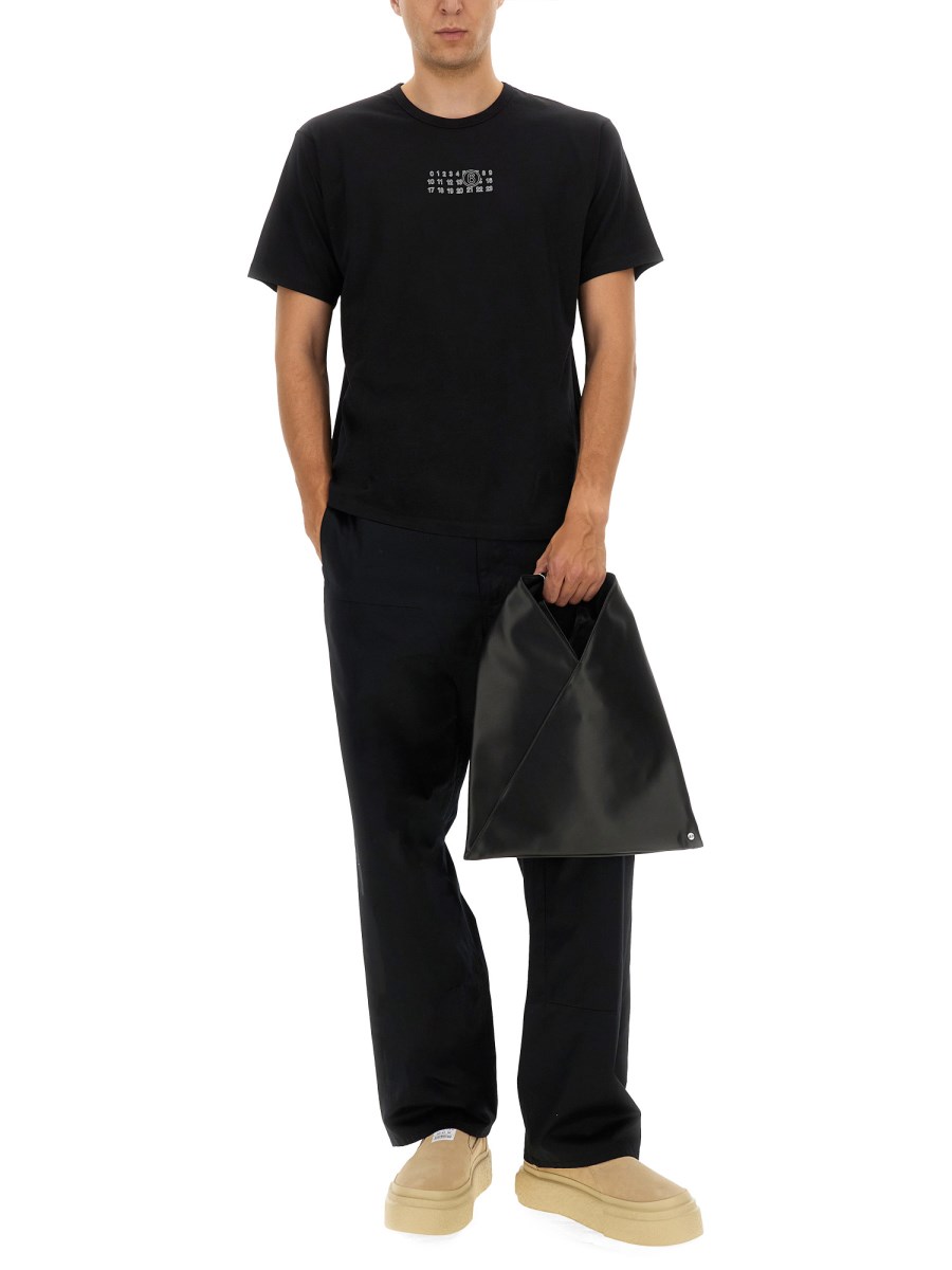 T-SHIRT CON LOGO 