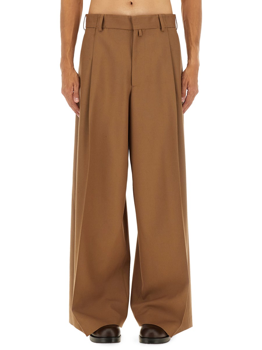 PANTALONE CON PIEGHE