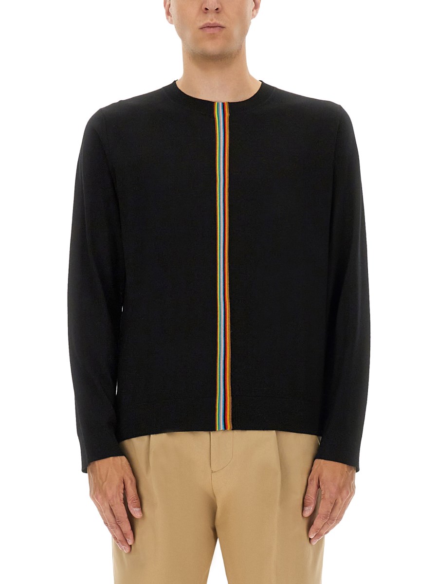 MAGLIA CON DETTAGLIO A RIGHE