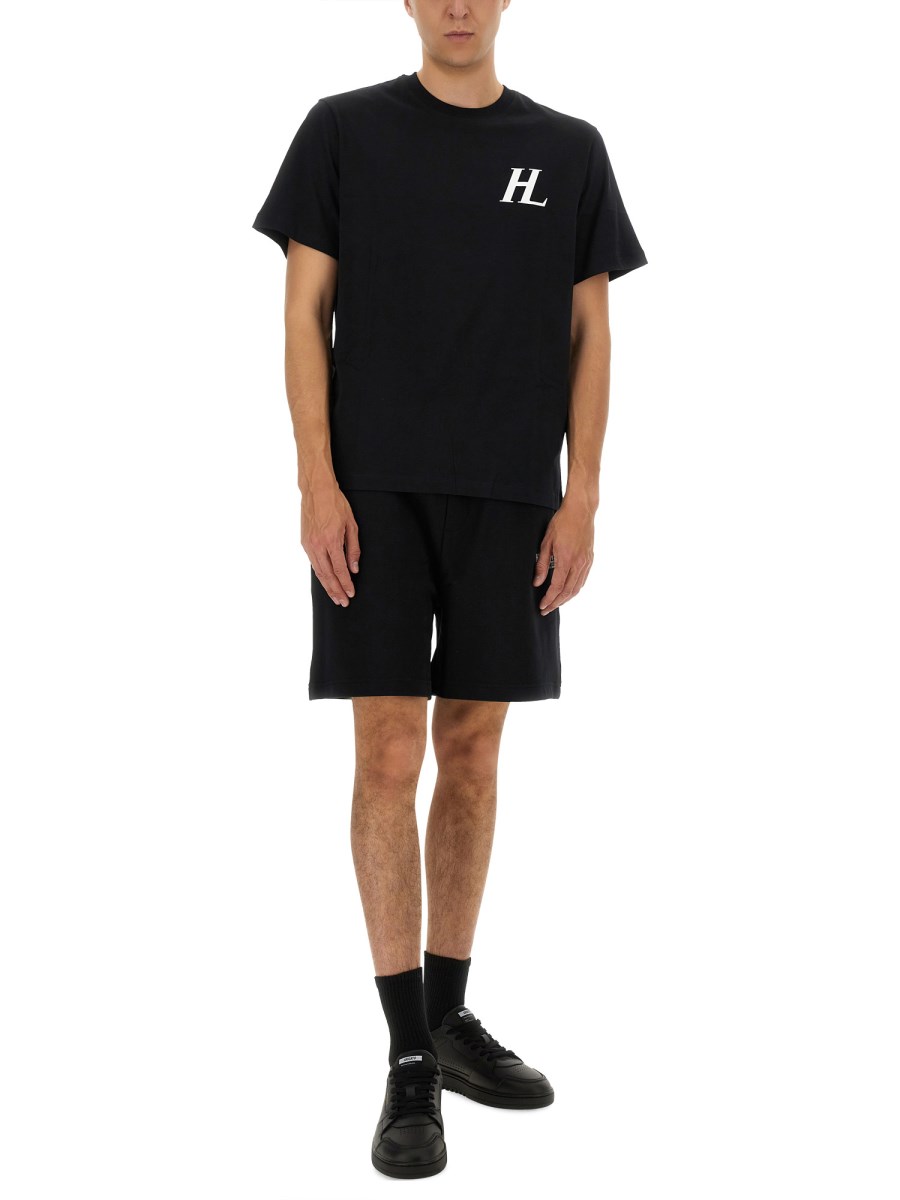 SHORTS CON LOGO