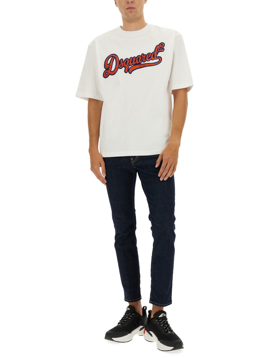 T-SHIRT CON LOGO