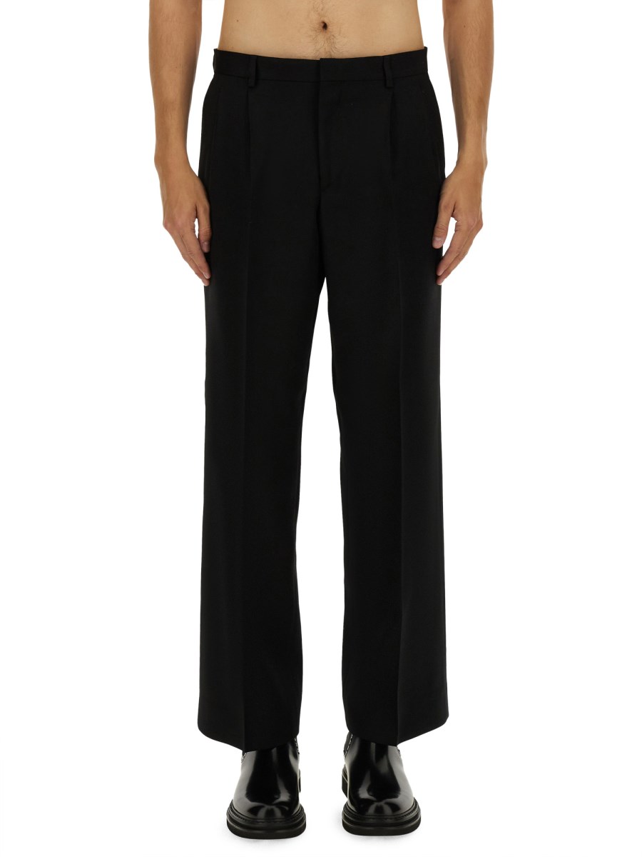 PANTALONE CON PIEGA