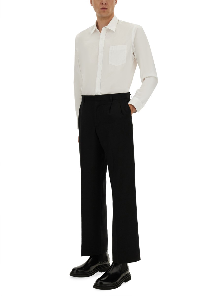PANTALONE CON PIEGA