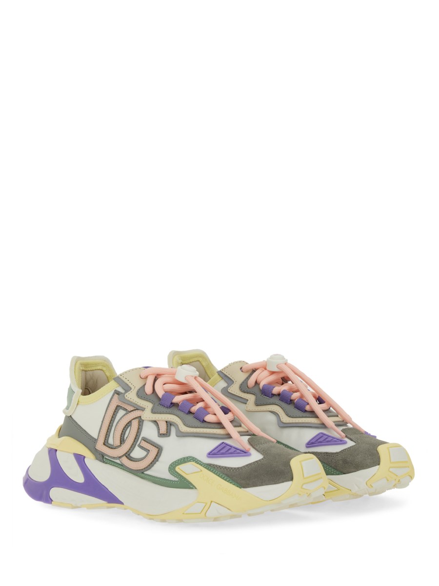 SNEAKER CON LOGO