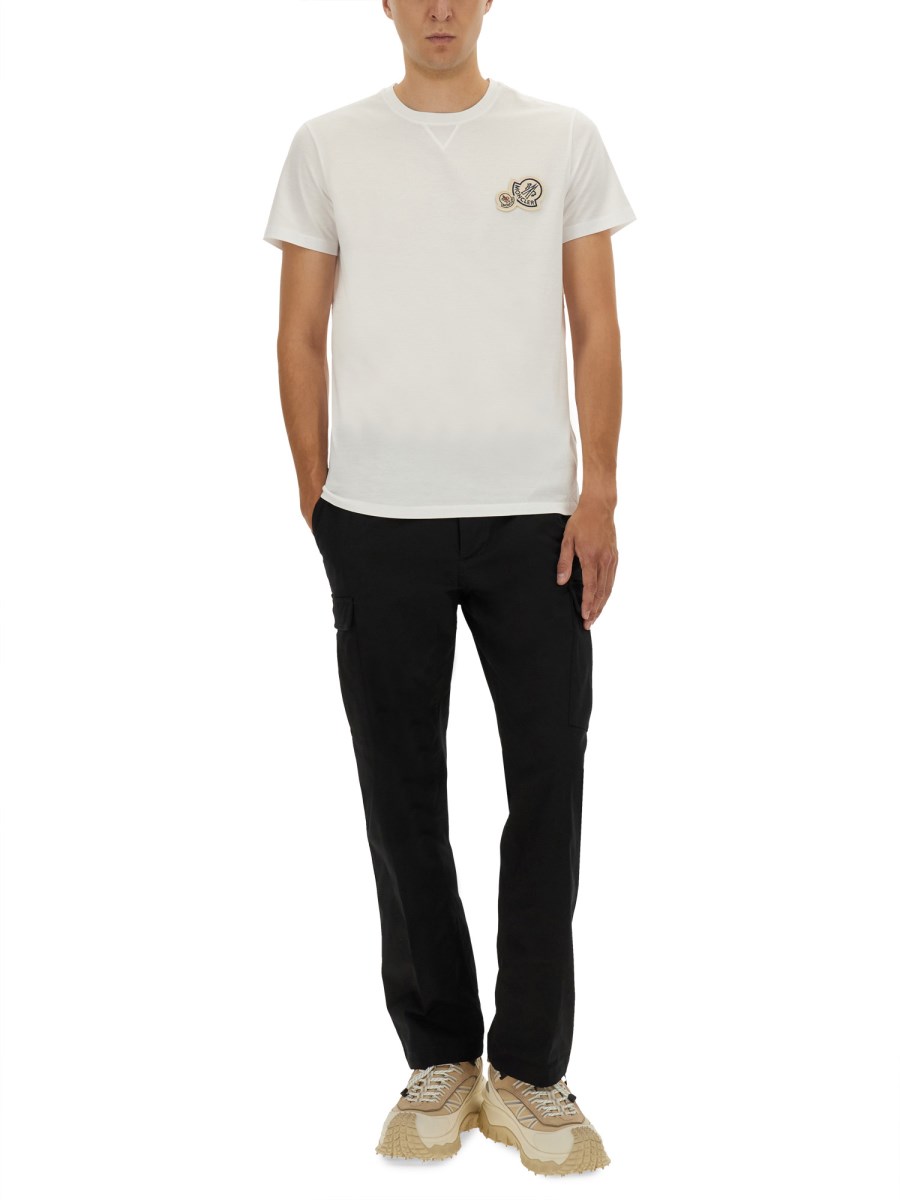T-SHIRT CON LOGO