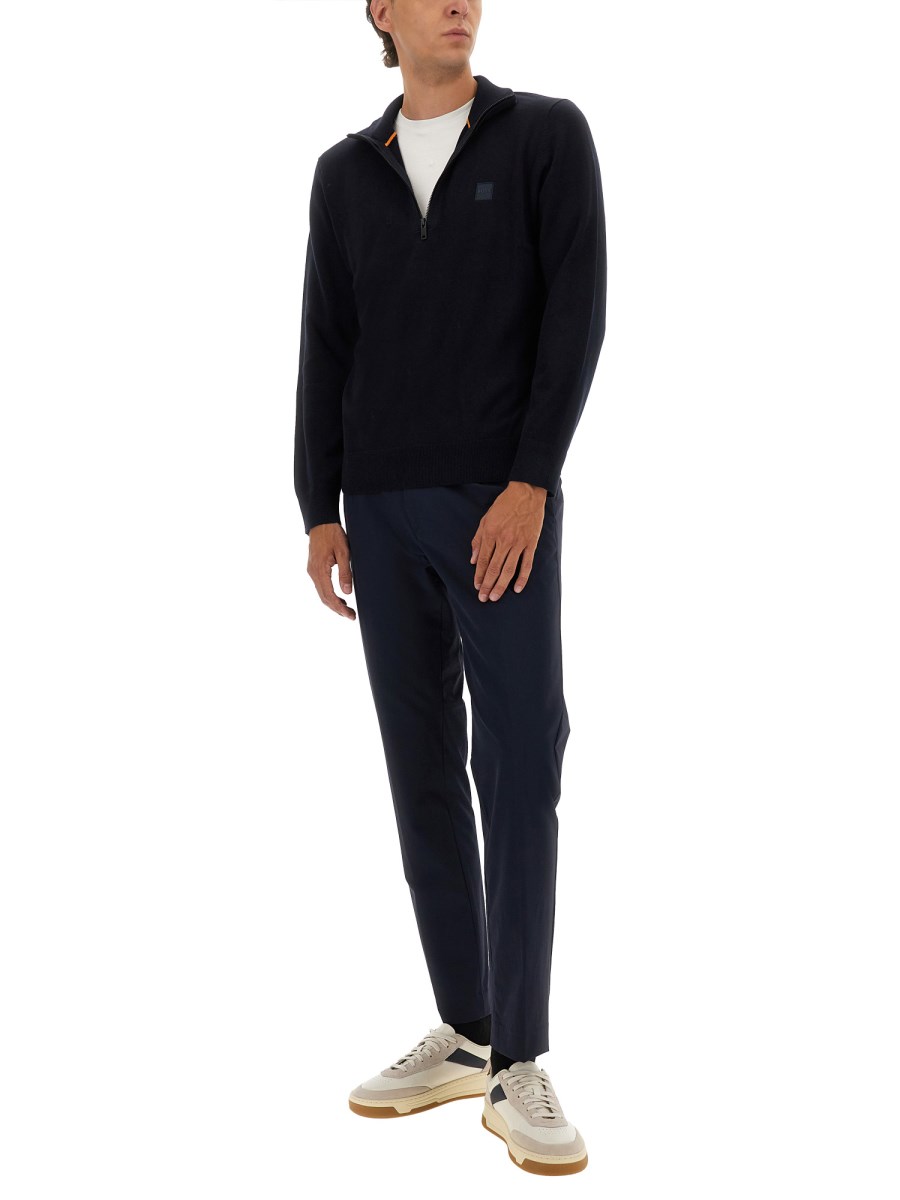 MAGLIONE CON ZIP E TOPPA CON LOGO