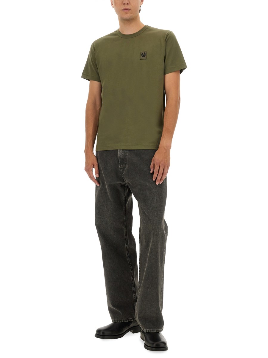 T-SHIRT CON PATCH LOGO