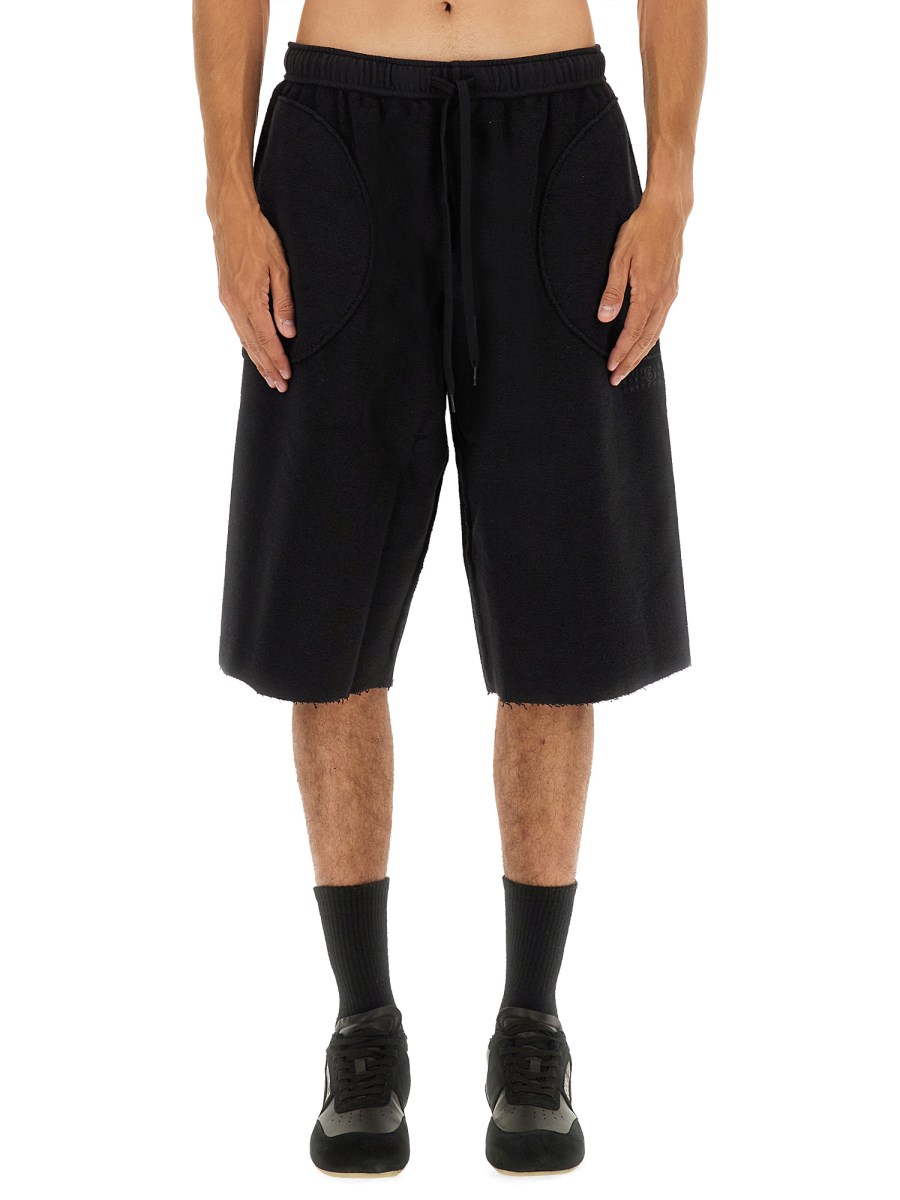 SHORTS CON LOGO