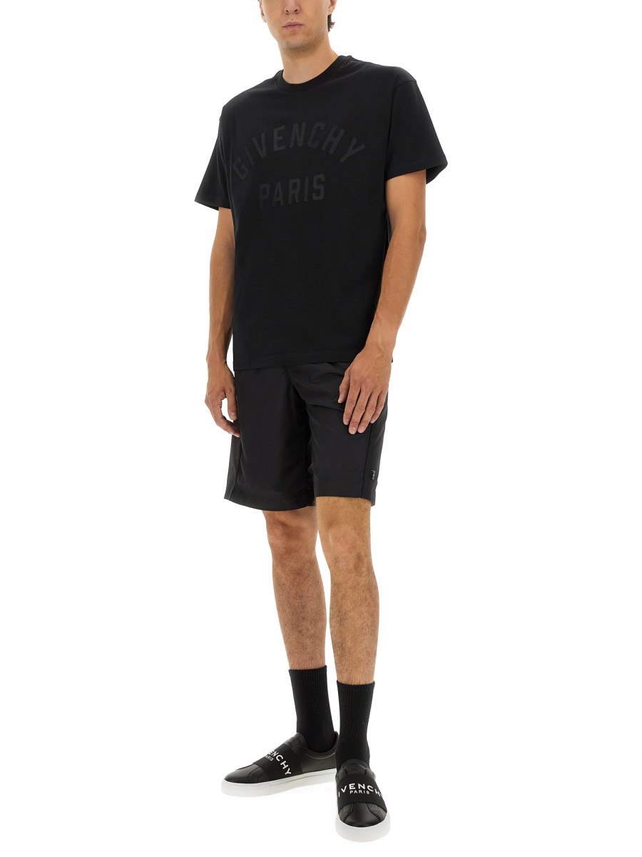 T-SHIRT CON LOGO 