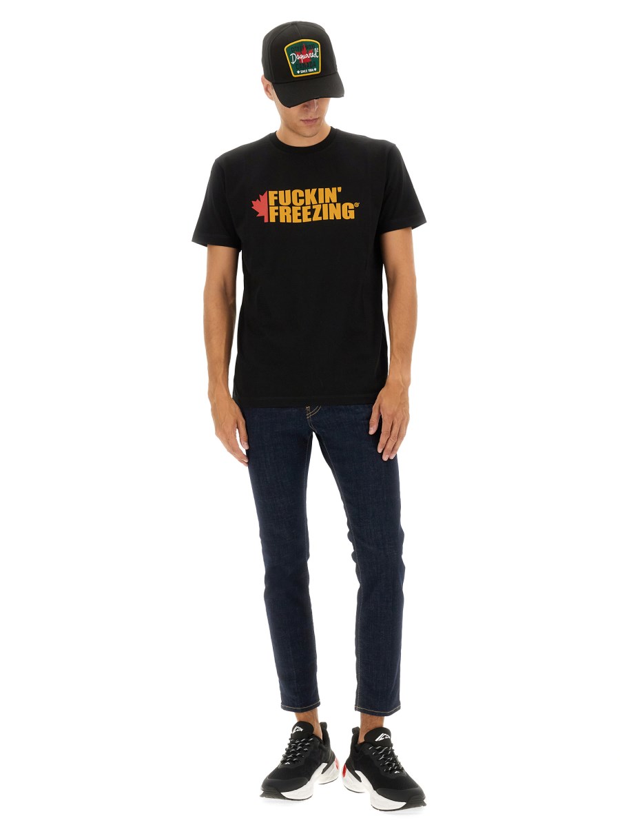 T-SHIRT CON STAMPA