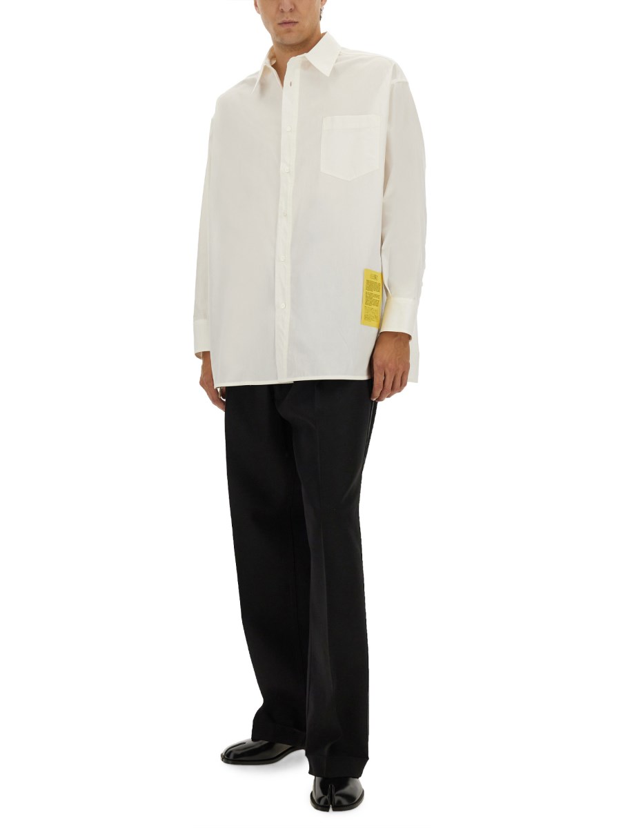 PANTALONE CON PINCES E CINTURA