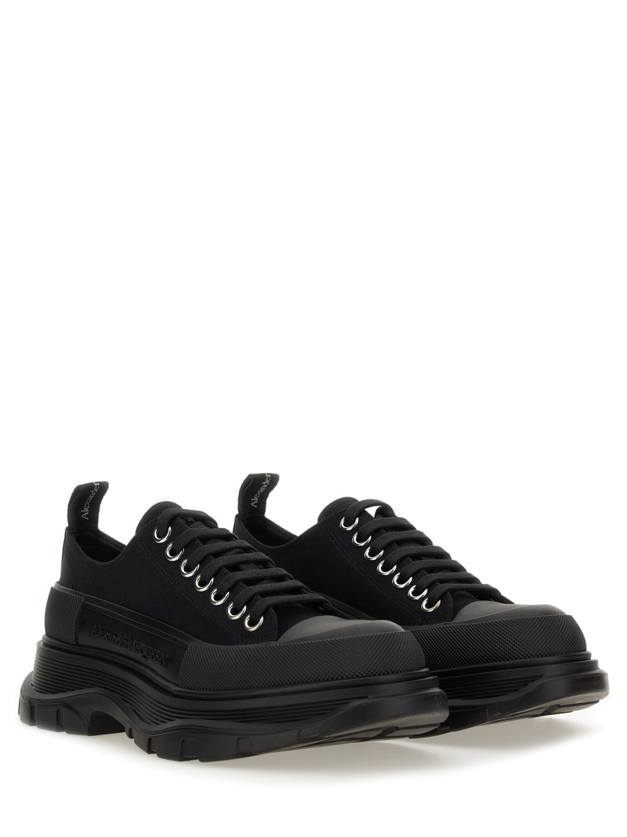 SNEAKER TREAD SLICK